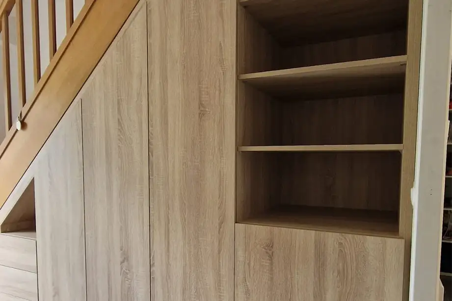 Aménagements intérieurs sur mesure : optimisez votre espace avec ADN Fermetures 1 ADN Fermetures, aménagements intérieurs, photo réalisation dressings sous escaliers